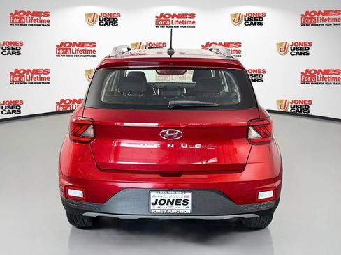 Certified 2024 Hyundai Venue SEL FWD image 16