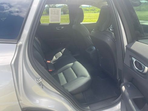Used 2024 Volvo XC60 B5 Core AWD/4WD image 9