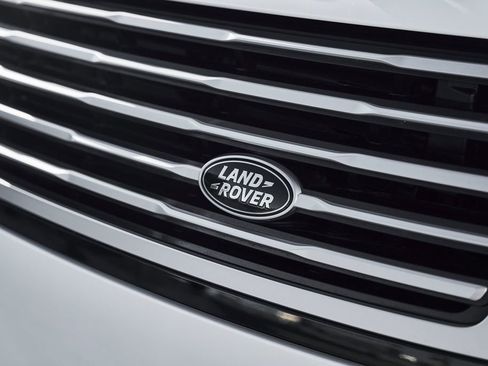 Used 2024 Land Rover Range Rover SV AWD/4WD image 8