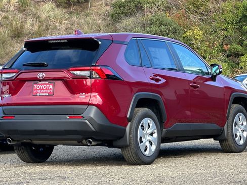 New 2025 Toyota RAV4 LE image 5