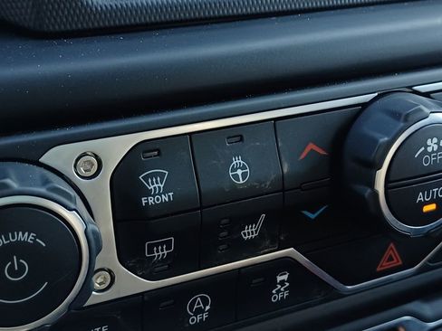 Used 2021 Jeep Gladiator 80th Anniversary AWD/4WD image 26