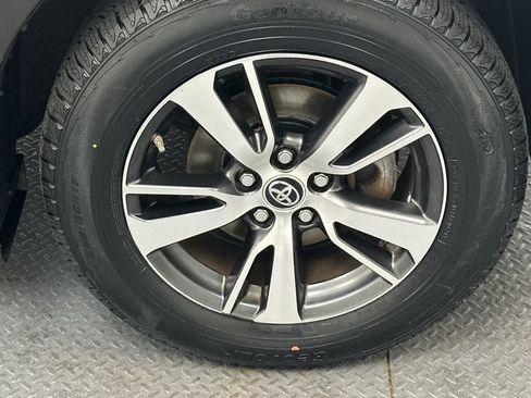 Certified 2018 Toyota RAV4 XLE AWD/4WD image 18