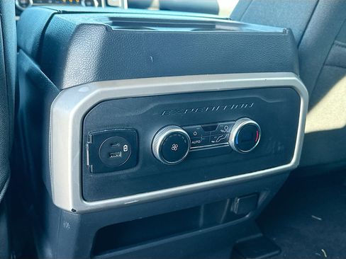 Used 2022 Ford Expedition XLT image 23