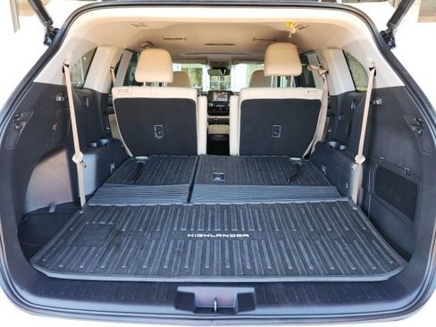 Certified 2021 Toyota Highlander XLE image 25