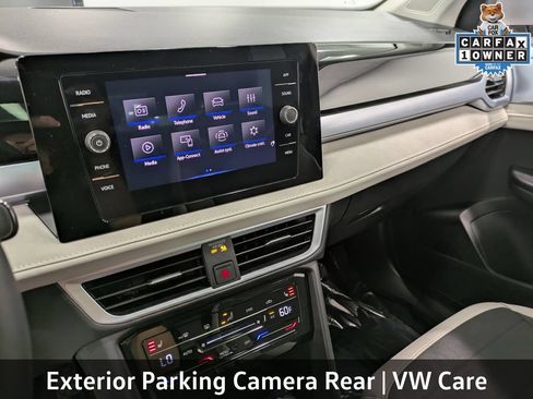 Used 2025 Volkswagen Taos SE w/ Panoramic Sunroof Package AWD/4WD image 15