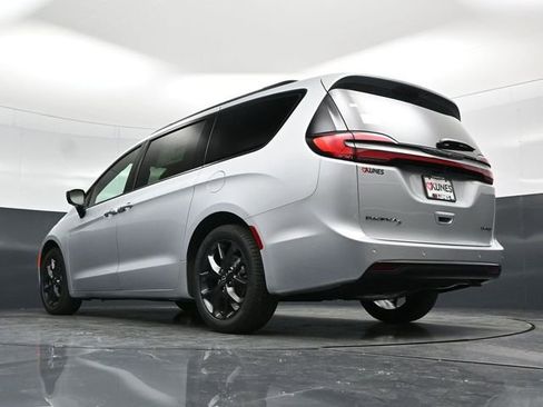 New 2026 Chrysler Pacifica Limited FWD image 62