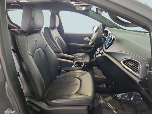 Used 2022 Chrysler Pacifica Touring-L w/ S Appearance Package image 28