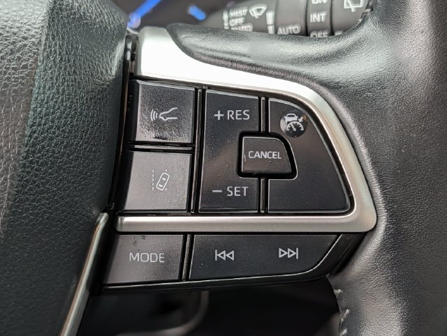 Used 2022 Toyota Highlander Bronze Edition FWD image 22
