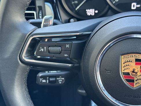 Certified 2025 Porsche Macan image 27