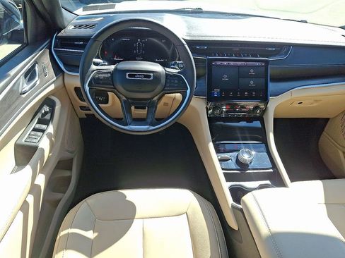 Used 2024 Jeep Grand Cherokee L Limited AWD/4WD image 12
