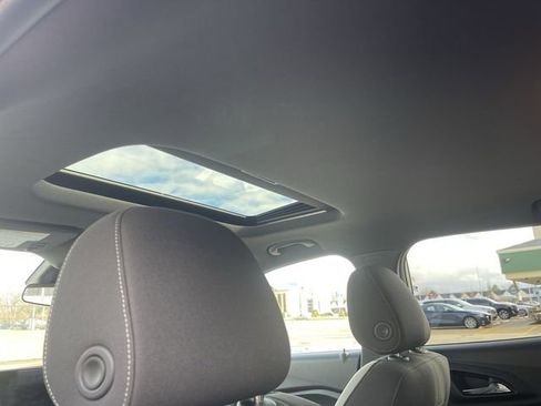 Used 2024 Chevrolet Trax RS w/ Sunroof Package image 23