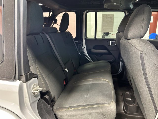 Used 2024 Jeep Wrangler Unlimited Sahara AWD/4WD image 18