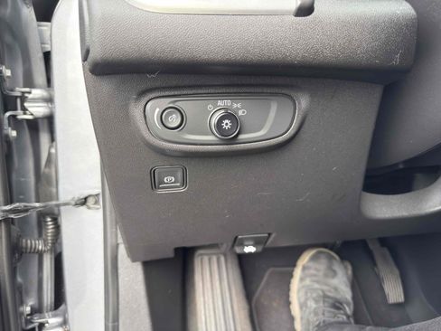 Used 2020 GMC Terrain SLE w/ Elevation Edition image 38