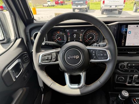 Used 2024 Jeep Wrangler Unlimited Sahara w/ Technology Group AWD/4WD image 16