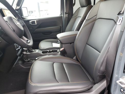 New 2025 Jeep Gladiator High Tide image 23