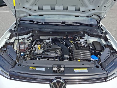 Used 2025 Volkswagen Taos SE AWD/4WD image 29