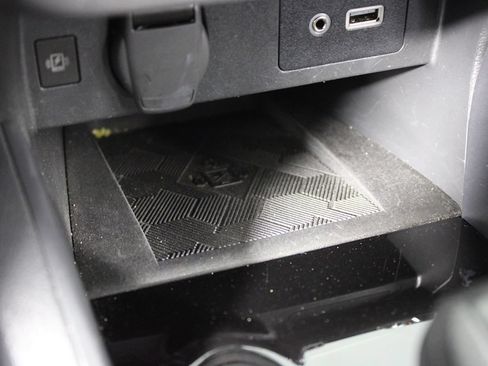 Used 2025 Nissan Versa SV FWD image 16