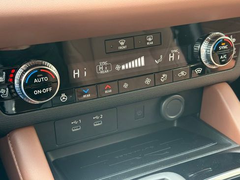 New 2026 Mitsubishi Outlander SEL image 16