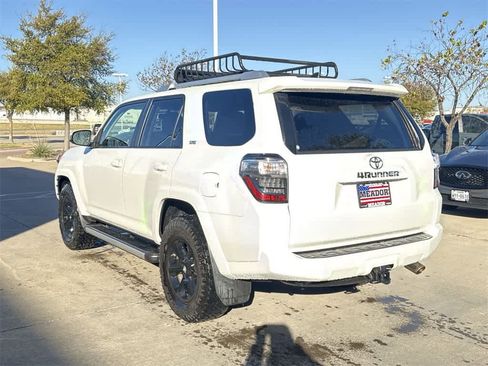 Used 2017 Toyota 4Runner SR5 image 4