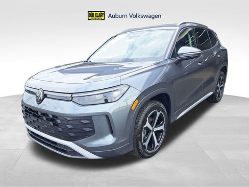 New 2025 Volkswagen Tiguan SE FWD image 1