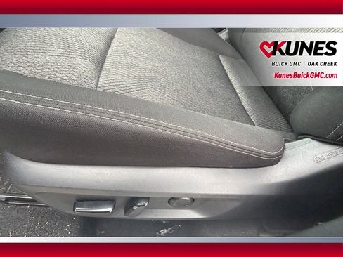 Used 2025 Nissan Rogue SV image 8