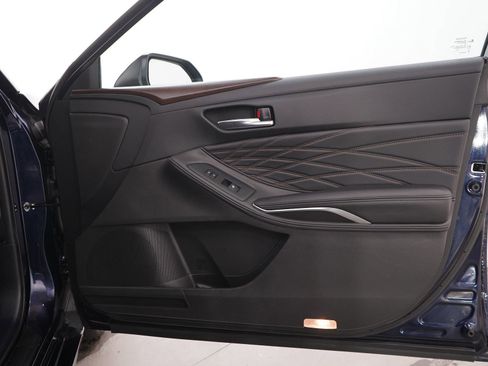Used 2022 Toyota Avalon Limited FWD image 9