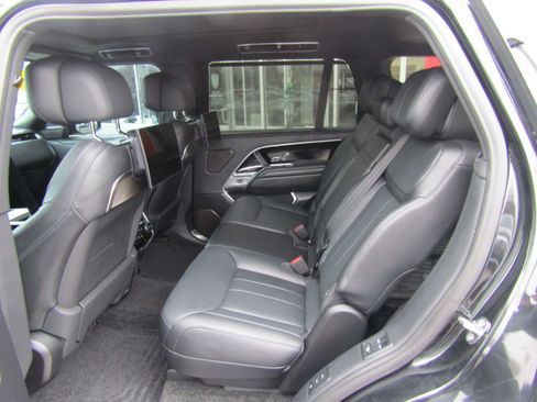 Used 2025 Land Rover Range Rover Long Wheelbase Autobiography image 14