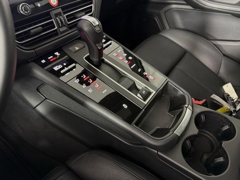 Certified 2025 Porsche Macan image 23