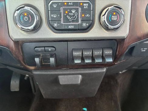 Used 2013 Ford F250 Lariat w/ Lariat Interior Pkg AWD/4WD image 23