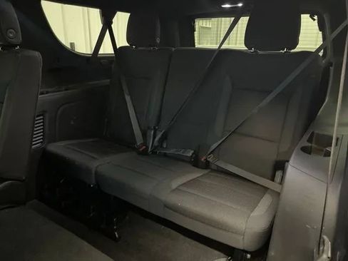Used 2023 GMC Yukon XL SLE AWD/4WD image 15