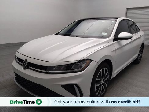 Used 2025 Volkswagen Jetta SE FWD image 1