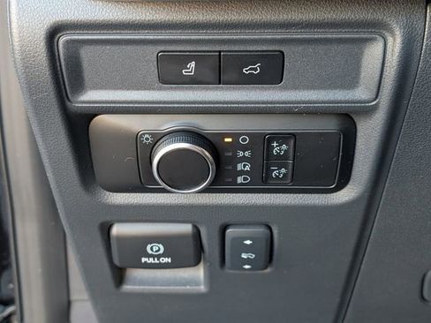 Used 2024 Ford Expedition XLT image 27