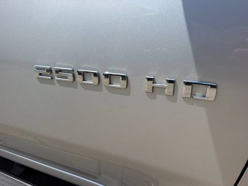 Used 2020 Chevrolet Silverado 2500 LT w/ Fleet Comfort Package AWD/4WD image 9
