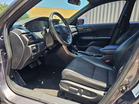 Used 2017 Honda Accord Sport image 11