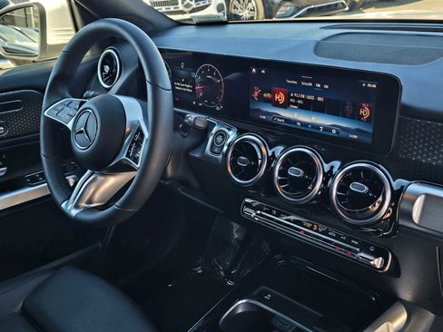 Used 2026 Mercedes-Benz GLB 250 image 11