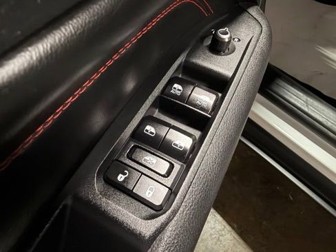 Used 2023 Jeep Compass Trailhawk image 13