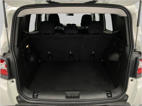 Used 2023 Jeep Renegade Latitude AWD/4WD image 6