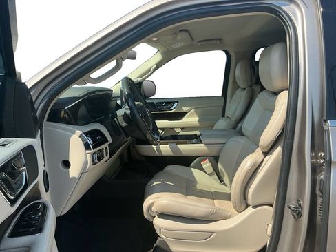 Used 2020 Lincoln Navigator 2WD image 14
