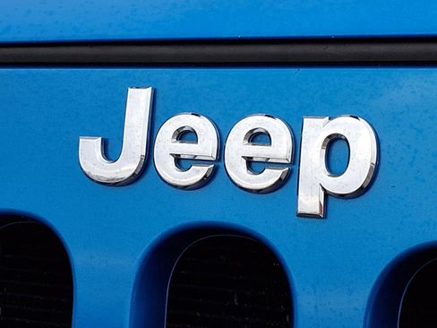 Used 2015 Jeep Wrangler Unlimited Rubicon w/ Connectivity Group image 30