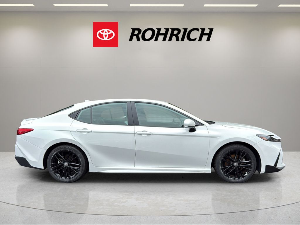 Used 2025 Toyota Camry SE FWD image 5