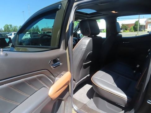 Used 2025 GMC Canyon AT4 w/ Technology Plus Package AWD/4WD image 21