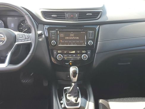 Certified 2020 Nissan Rogue SV FWD image 21