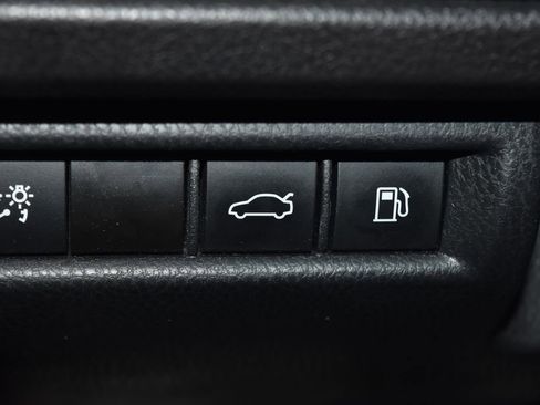 Used 2025 Toyota Camry SE image 18