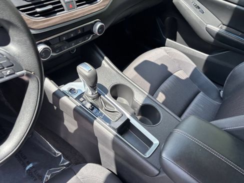 Used 2025 Nissan Altima 2.5 SV FWD image 38