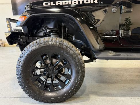 Used 2022 Jeep Gladiator Overland AWD/4WD image 12
