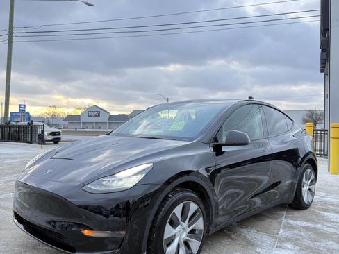 Used 2021 Tesla Model Y Long Range image 3