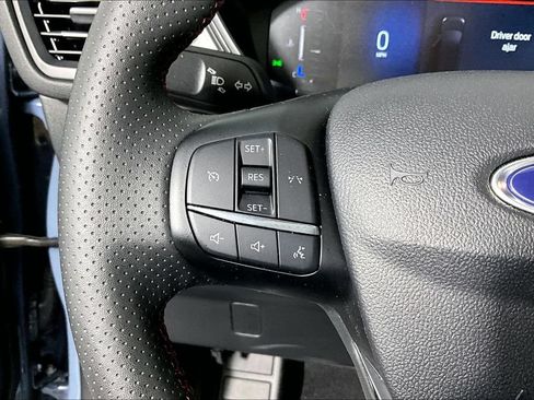 Used 2025 Ford Escape ST-Line FWD image 18
