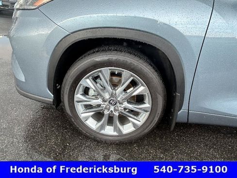 Used 2024 Toyota Highlander Limited AWD/4WD image 35