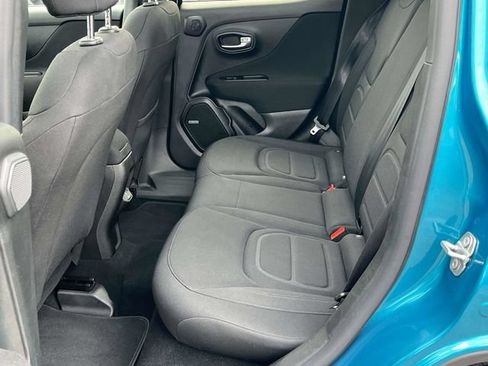 Used 2021 Jeep Renegade Latitude w/ Luxury Group I FWD image 16