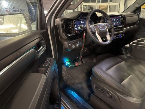 Used 2026 GMC Sierra 1500 SLT image 8